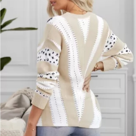 animal print sweater- khaki NWOT 🚨 SALE: 50% OFF!🚨 - Picture 2 of 2